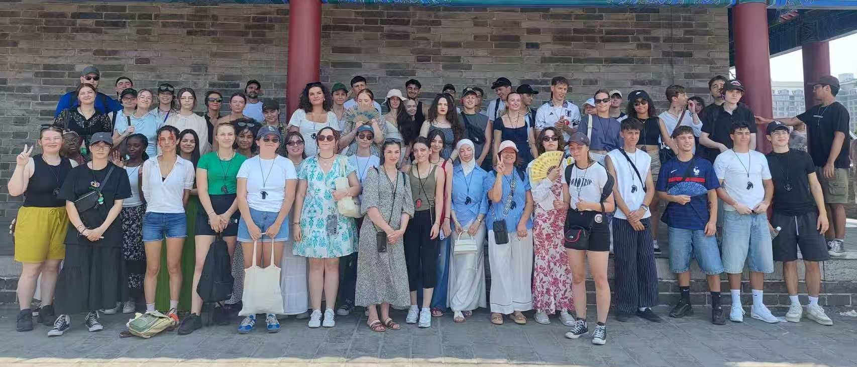 来自21个国家的232名国际学生在球友会网页版登录入口暑期短期班学习
